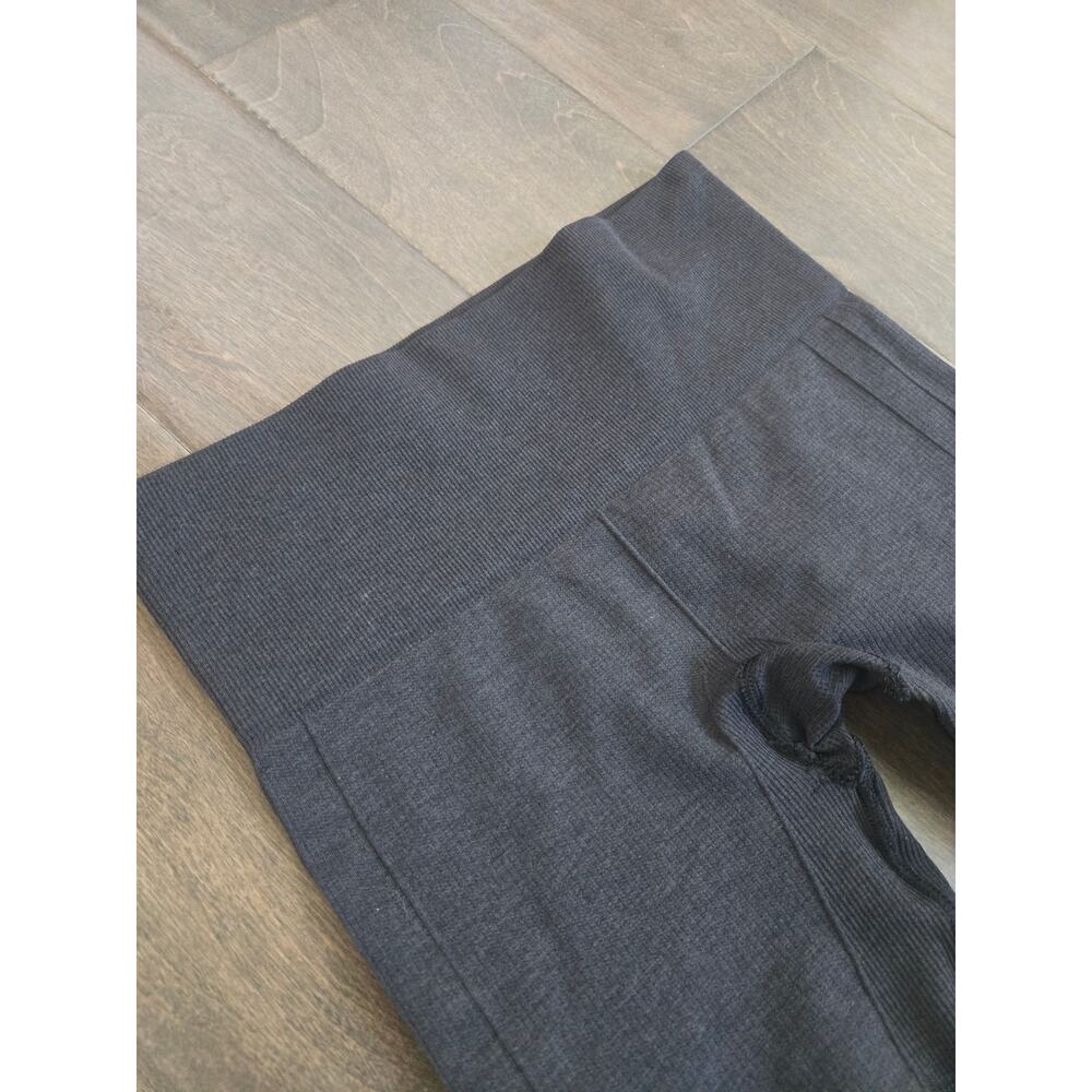Lululemon In The Flow Crop II Heathered Black Seamless Crop Leggings Size 2 - Picture 6 of 9